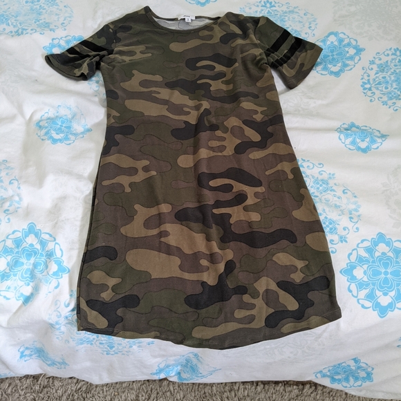 Camo t-shirt dress medium - Picture 3 of 3